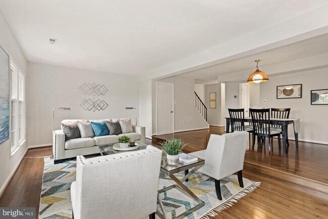 Foto del edificio - 5823 Berkshire Ct