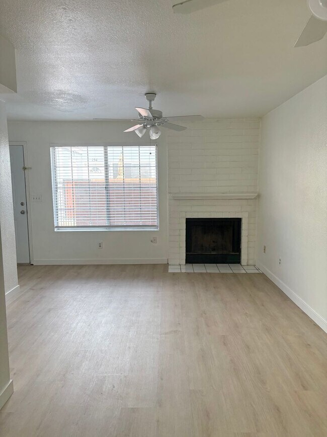Foto del edificio - **COMFORTABLE 2br/2ba TOWNHOME (GILBERT & ...