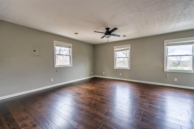 Foto del edificio - 2426 Lewisburg Rd