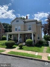 Building Photo - 122 S Spruce St