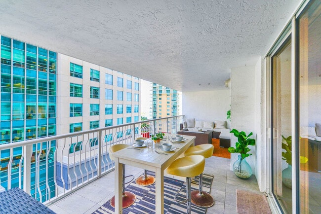 Building Photo - 1200 Brickell Bay Dr
