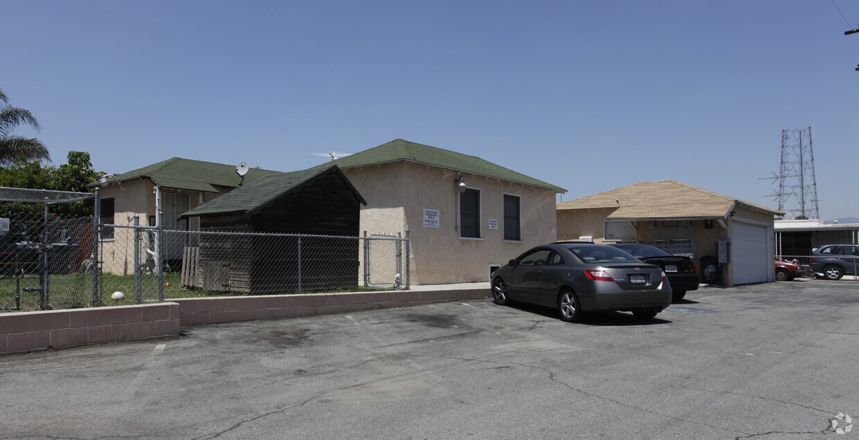 Building Photo - 301 S Lilac Ave