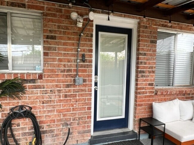 Foto del edificio - 127 E Silver Sands Dr