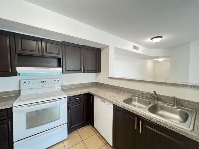 Interior Photo - The Oaks in North Miami