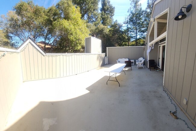 Foto del edificio - Bigger than average home in SLO! Lots of space!