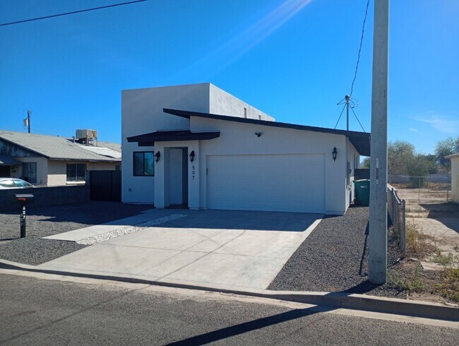 Building Photo - North D St