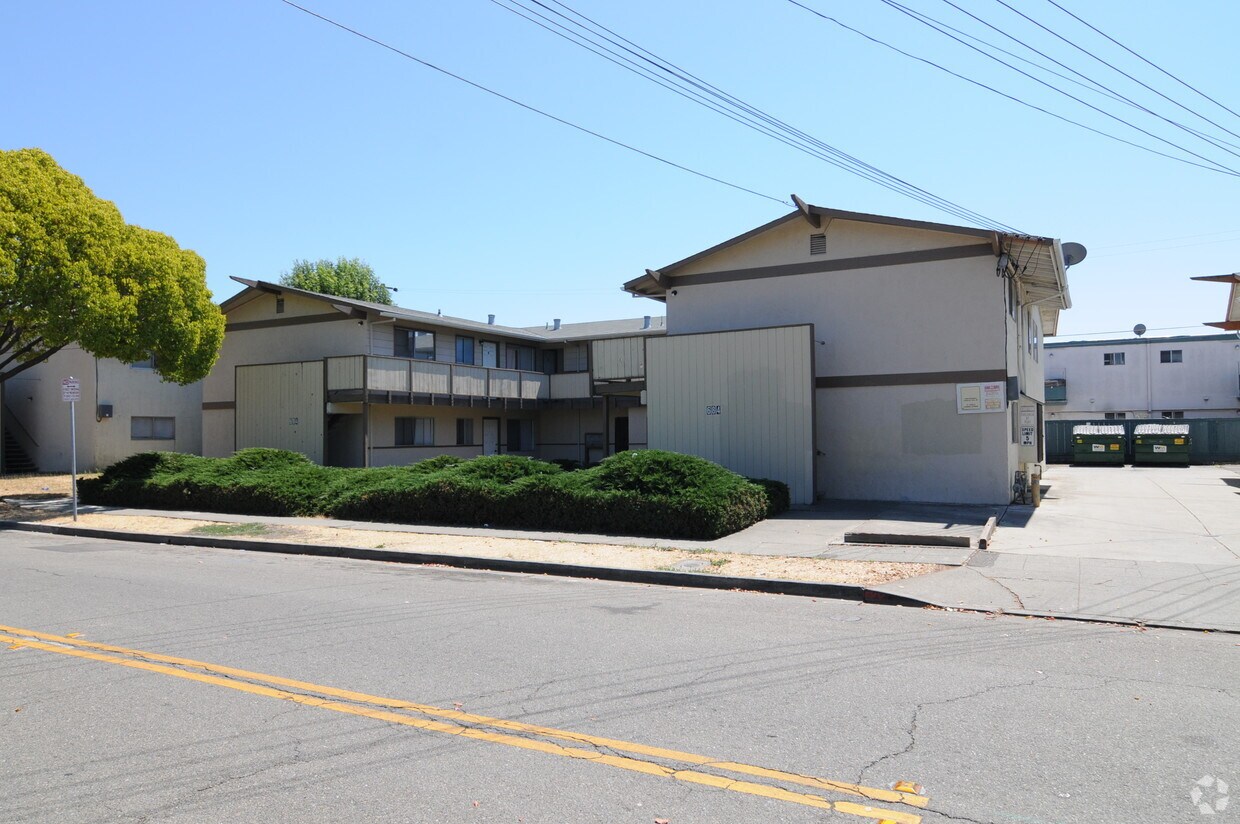 Building Photo - 684 Memorial Way