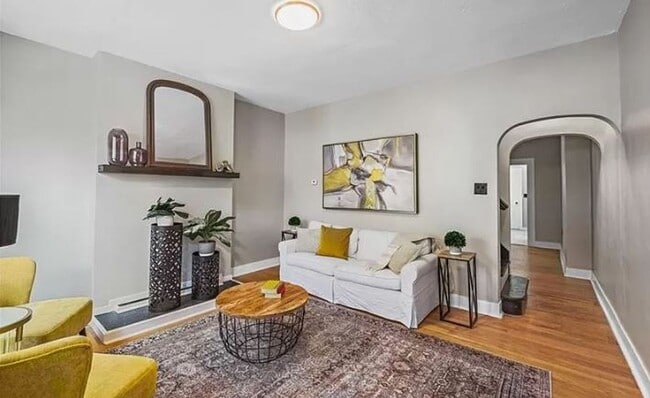 BEAUTIFULLY REMODELED 2 BR / 1 Bath home i... - BEAUTIFULLY REMODELED 2 BR / 1 Bath home i...