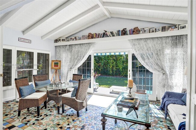 Foto del edificio - 940 Hollywood Blvd