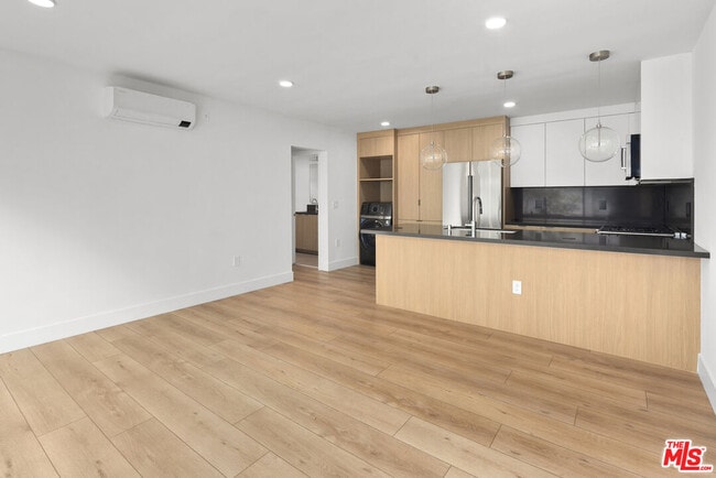 Building Photo - 2811 3rd St