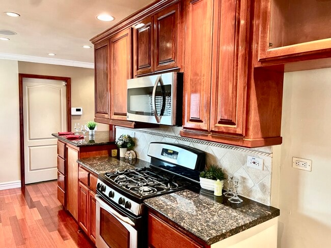 Foto del edificio - 8781 La Grand Ave