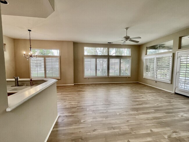 Foto del edificio - 78974 Quiet Springs Dr