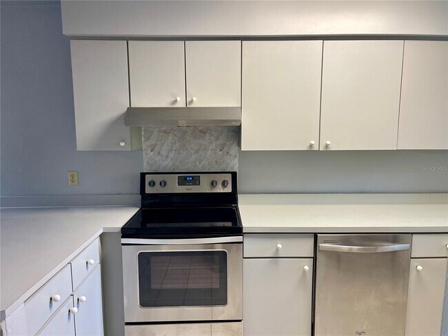 Building Photo - 2915 SW 38th Pl