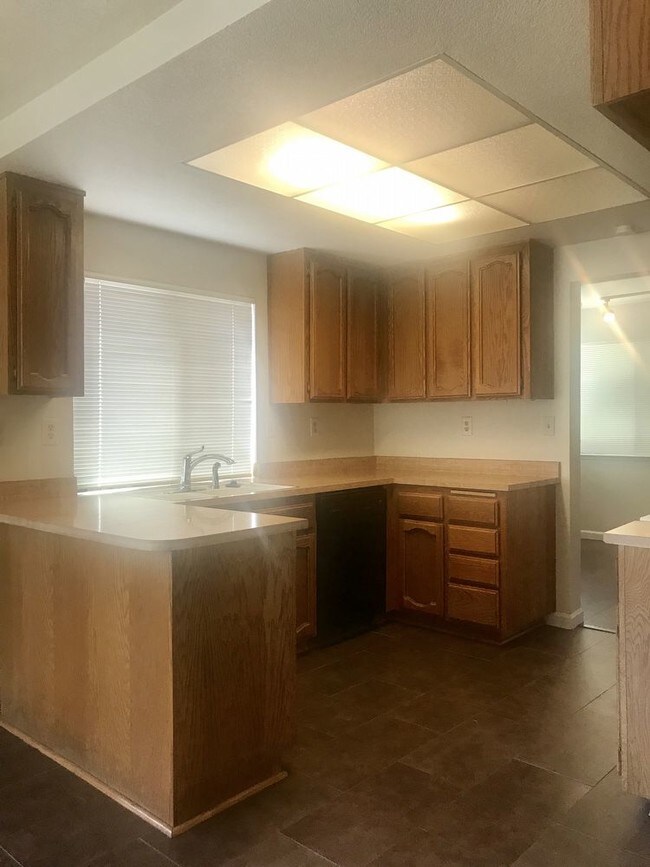 Building Photo - Open Concept. Shed Included. A Must See