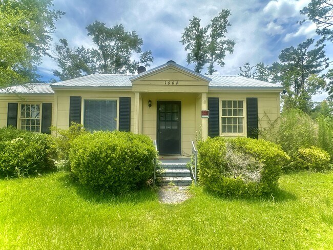 Foto del edificio - 1604 Garland Pl