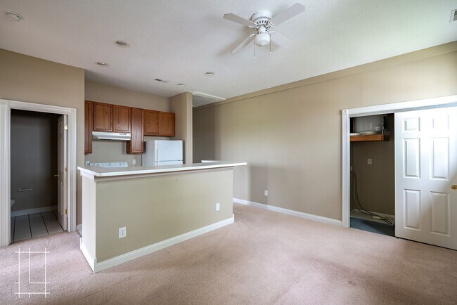 Foto del edificio - 225 E 5th Ave