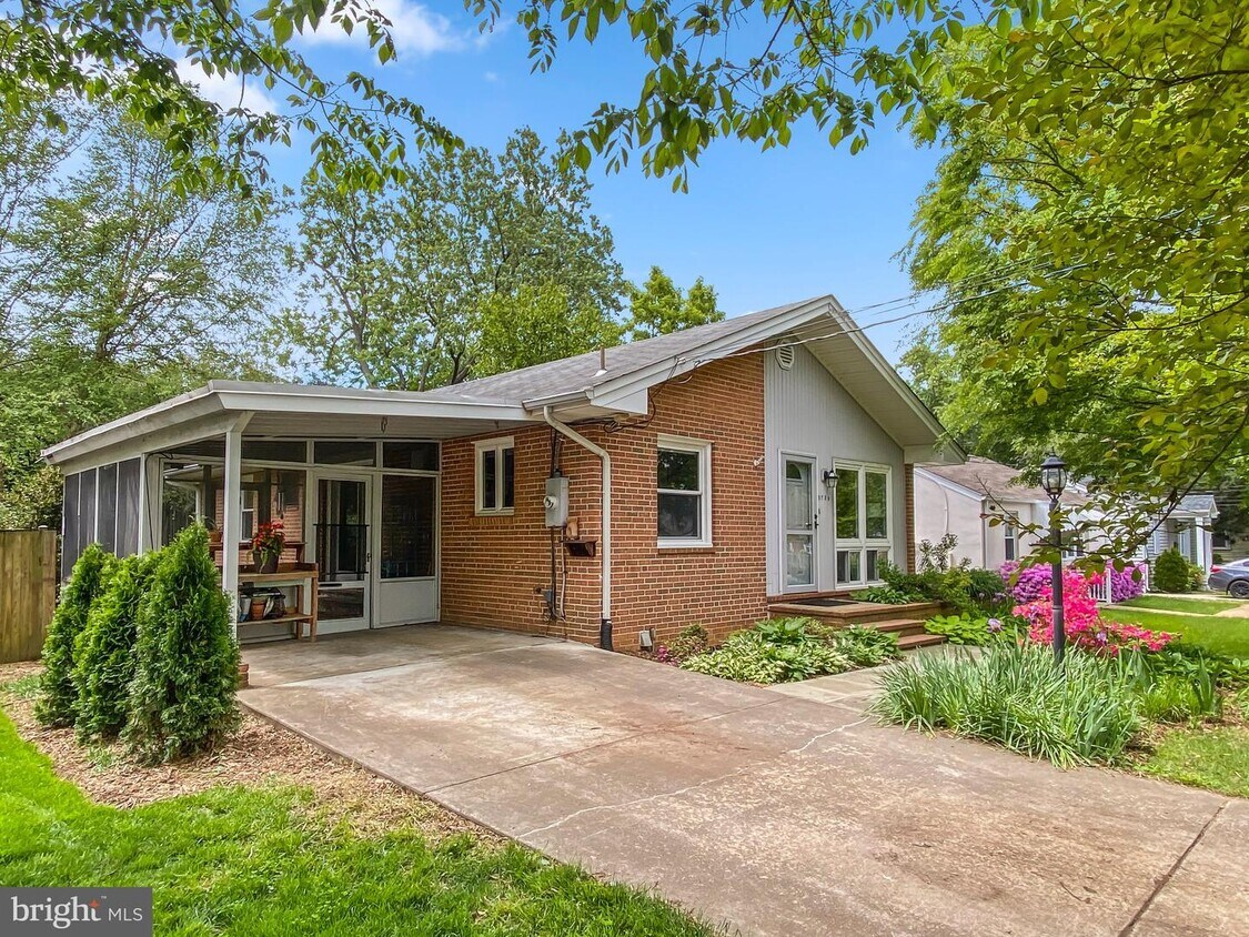 5724 3rd St S, Arlington, VA 22204 House for Rent in Arlington, VA