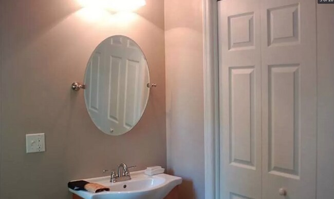 Photo - Cute 3 bed 1.5 bath, fenced yard, perfect ... Apartment