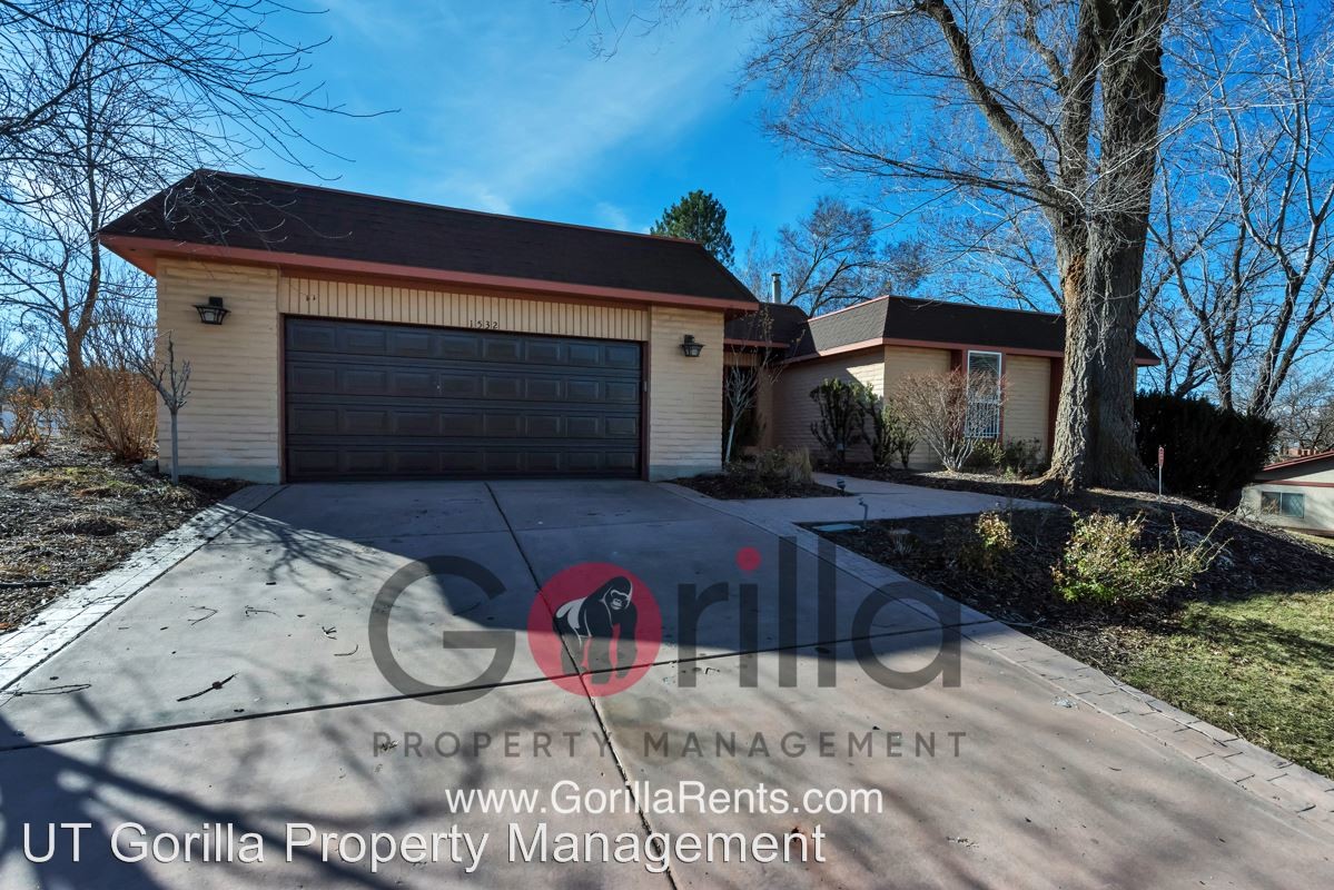 Primary Photo - 1532 E Churchill Downs Dr