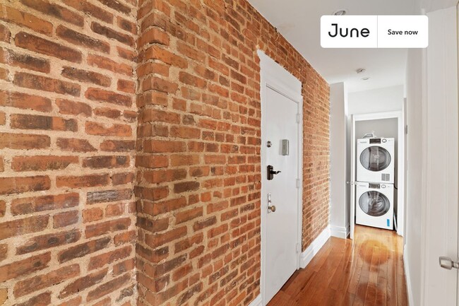 Building Photo - 23 E 109th St