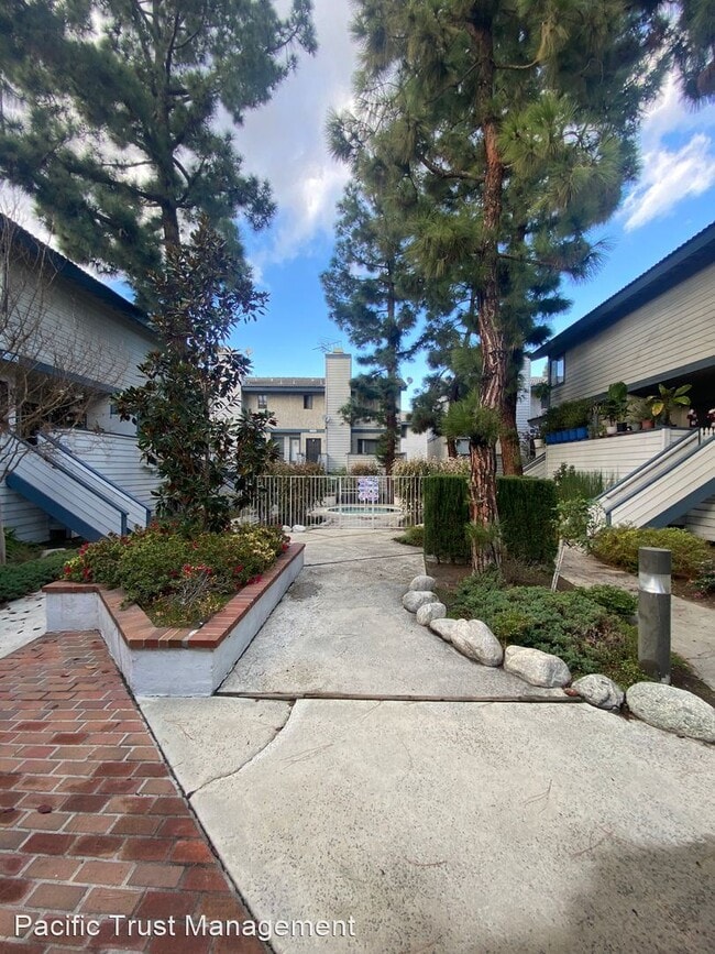 2 br, 2.5 bath House 12562 Sugar Pine Way House Rental in Garden