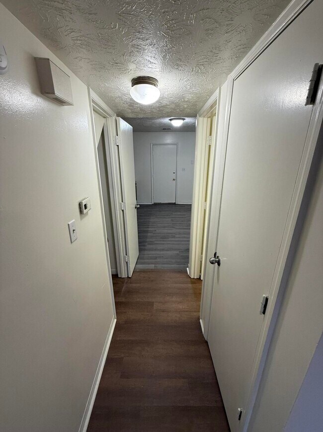 Foto del edificio - 3719 Trent Cir