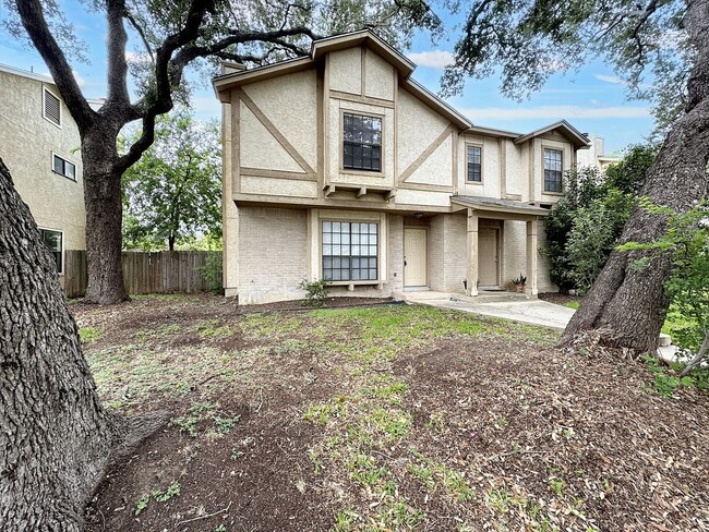 Building Photo - Cozy Townhome in Vista View