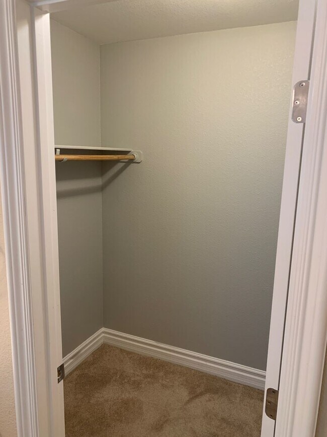 Building Photo - Beautiful Home - Guard Gated Golf Course C...