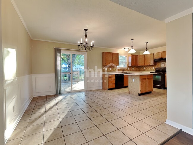 Building Photo - 10201 Stillwell Dr
