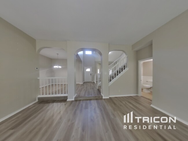 Foto del edificio - 8028 Copper Trail Dr