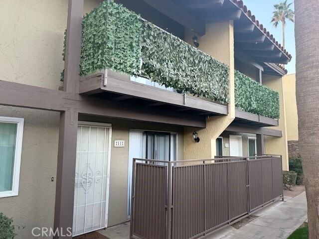 Foto del edificio - 51080 Eisenhower Dr