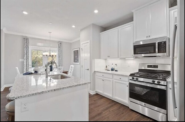 Building Photo - 408 Plaza Dr