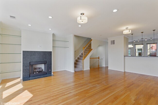 Building Photo - 1031 N Riverwalk St