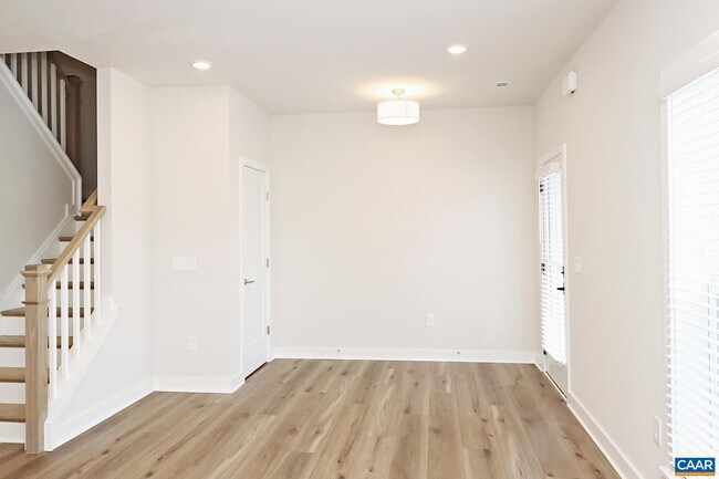 Foto del edificio - 952 Belvedere Way