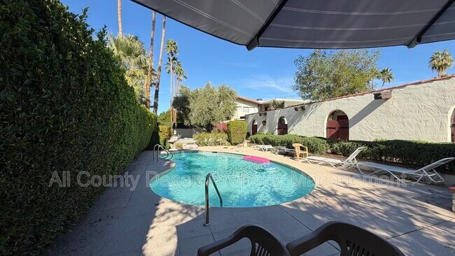 Foto del edificio - 550 El Cielo Rd