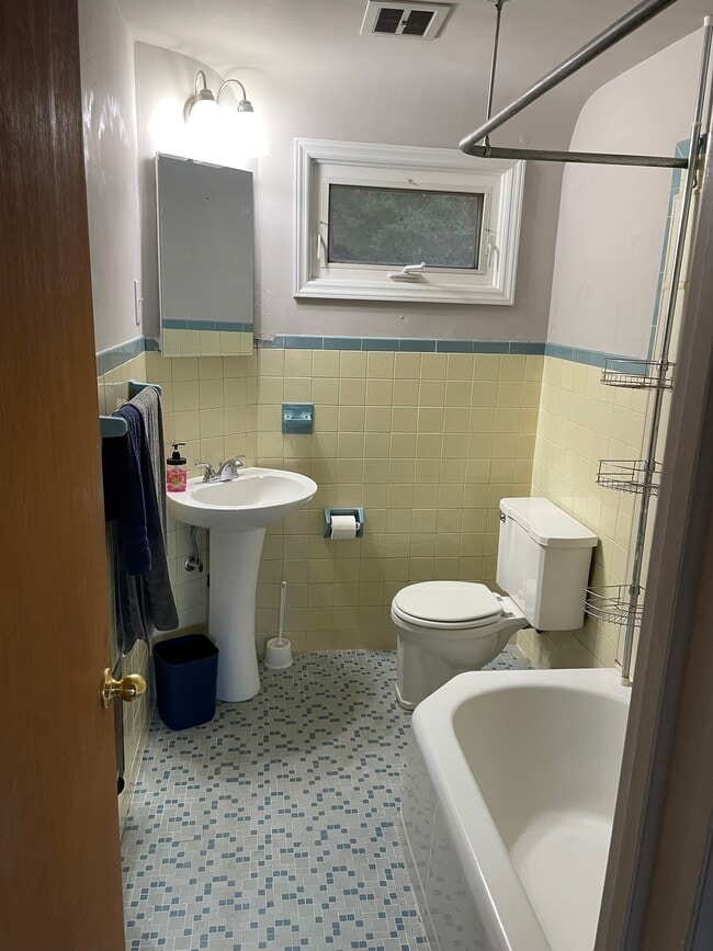Bathroom - 1238 Seidersville Rd