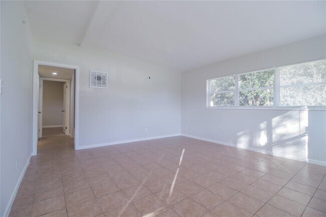 Foto del edificio - 11623 Cameron St