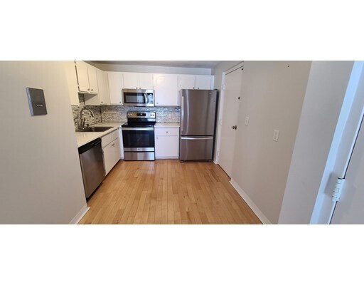 Building Photo - 38 Bennett St