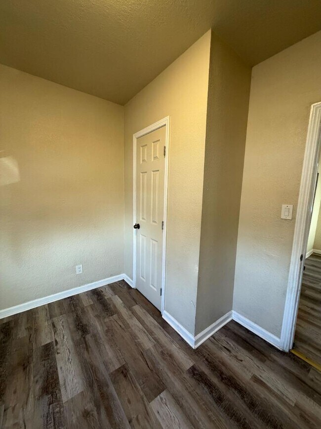 Foto del edificio - 661 Clara St