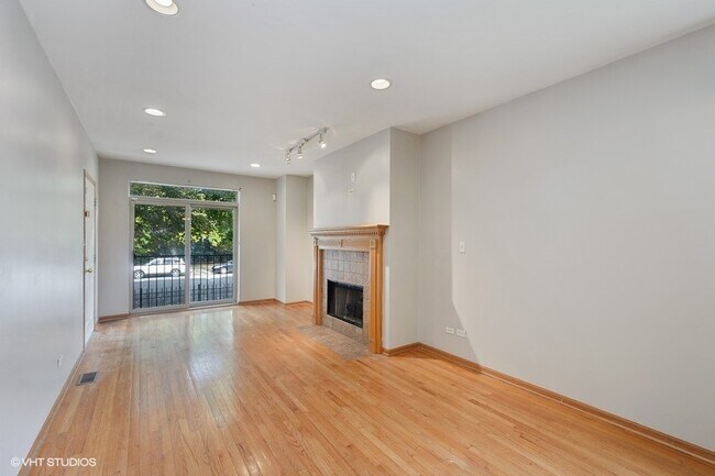 Foto del edificio - 2921 W Washington Blvd