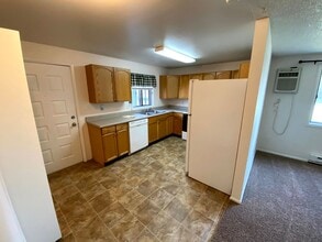 Building Photo - 810 Mary Anne Dr