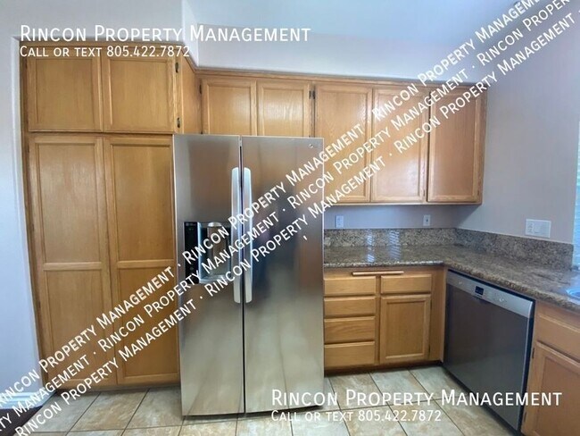 Building Photo - Solar Spacious 3 bedroom home in East End ...