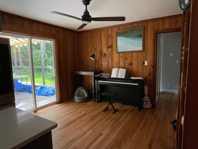breakfast area / office - 723 Willivee Dr