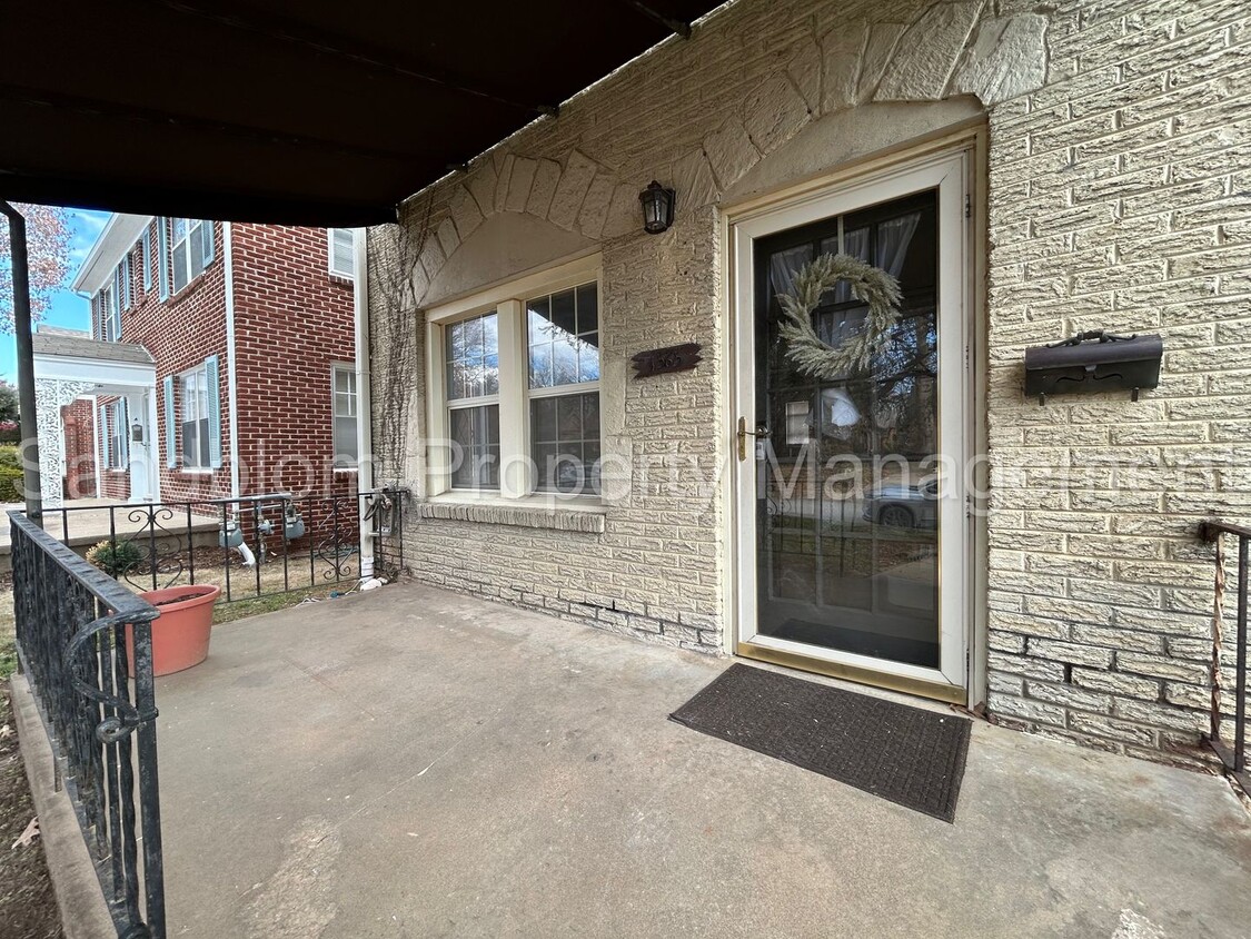 Building Photo - FOR LEASE | Historic District | 2 Bed, 1 B...