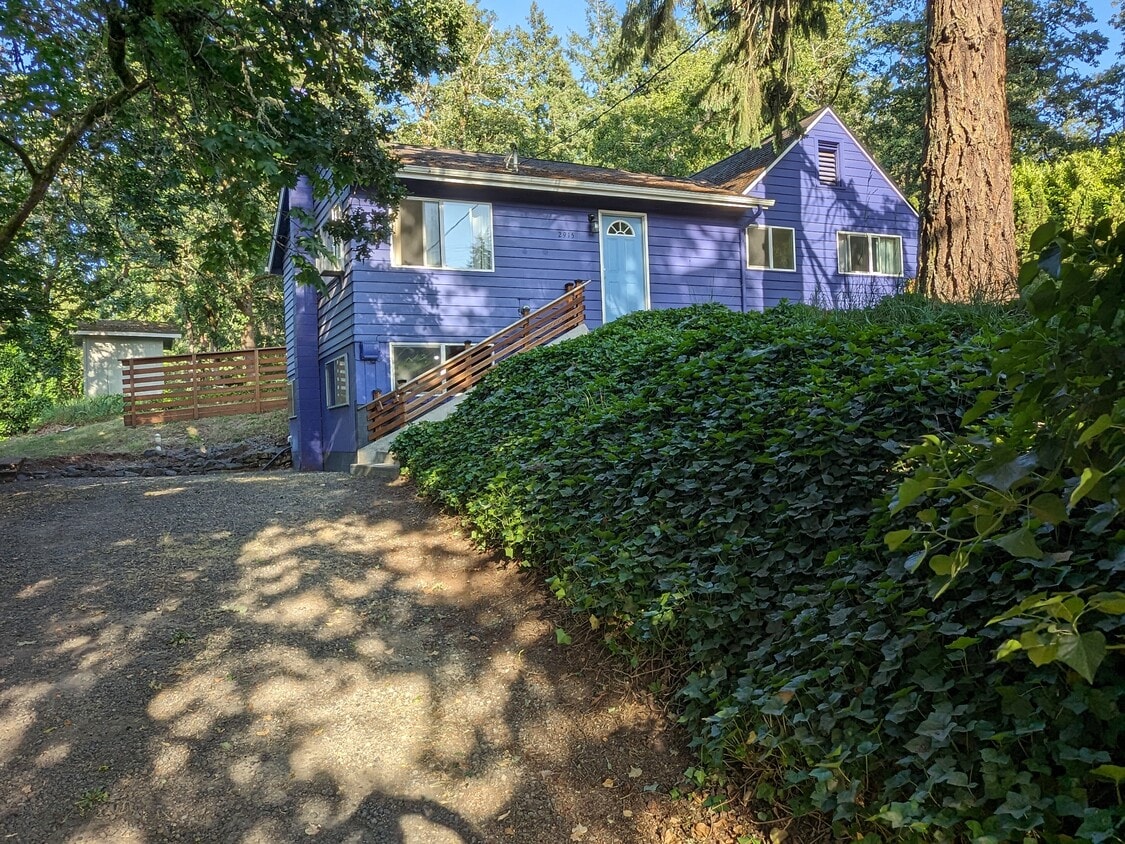 Primary Photo - 2915 Friendly St