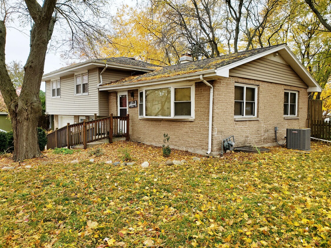621 N Annie Glidden Rd, DeKalb, IL 60115 House Rental in DeKalb, IL