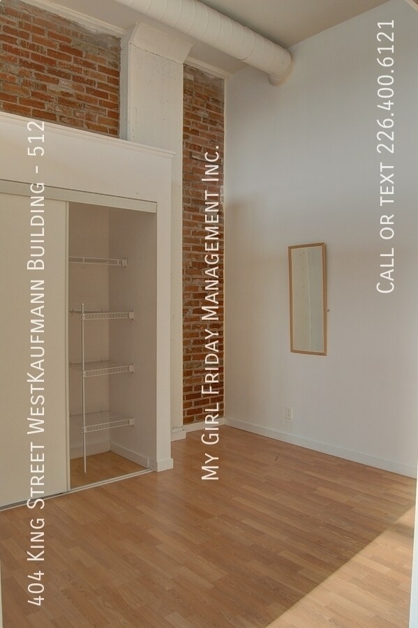 Photo du bâtiment - 404 King St W