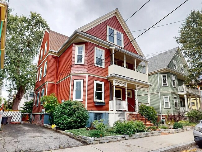 Foto del edificio - 84 Rogers Ave