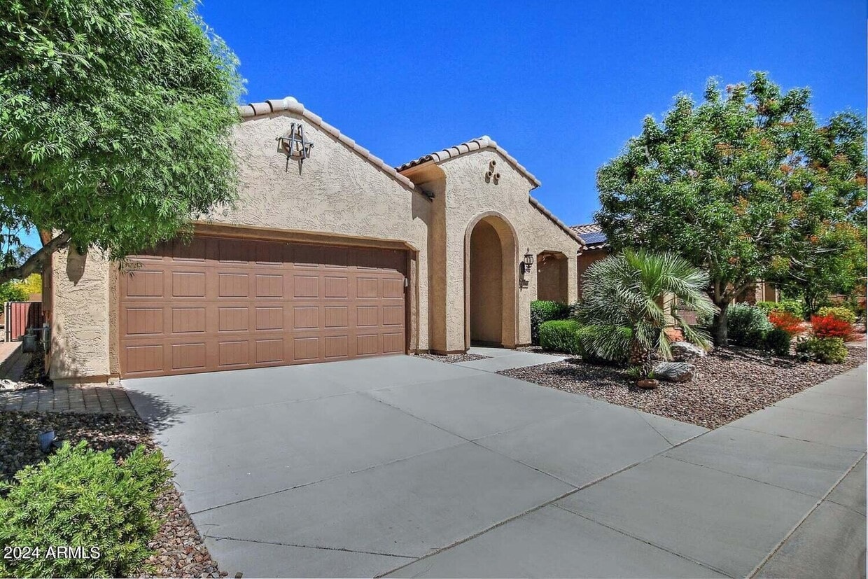 Primary Photo - 4394 N Hummingbird Dr