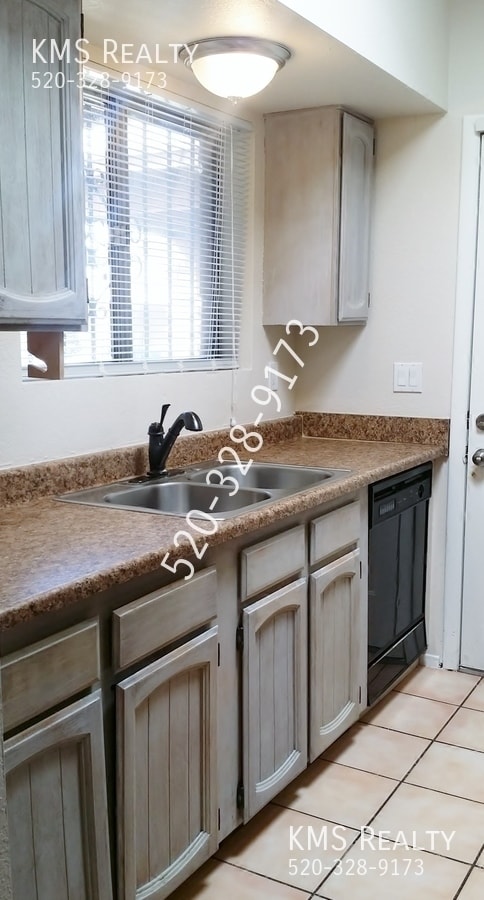 Building Photo - 2 Bedrooms 2 Baths Townhouse - 5007 S Gran...
